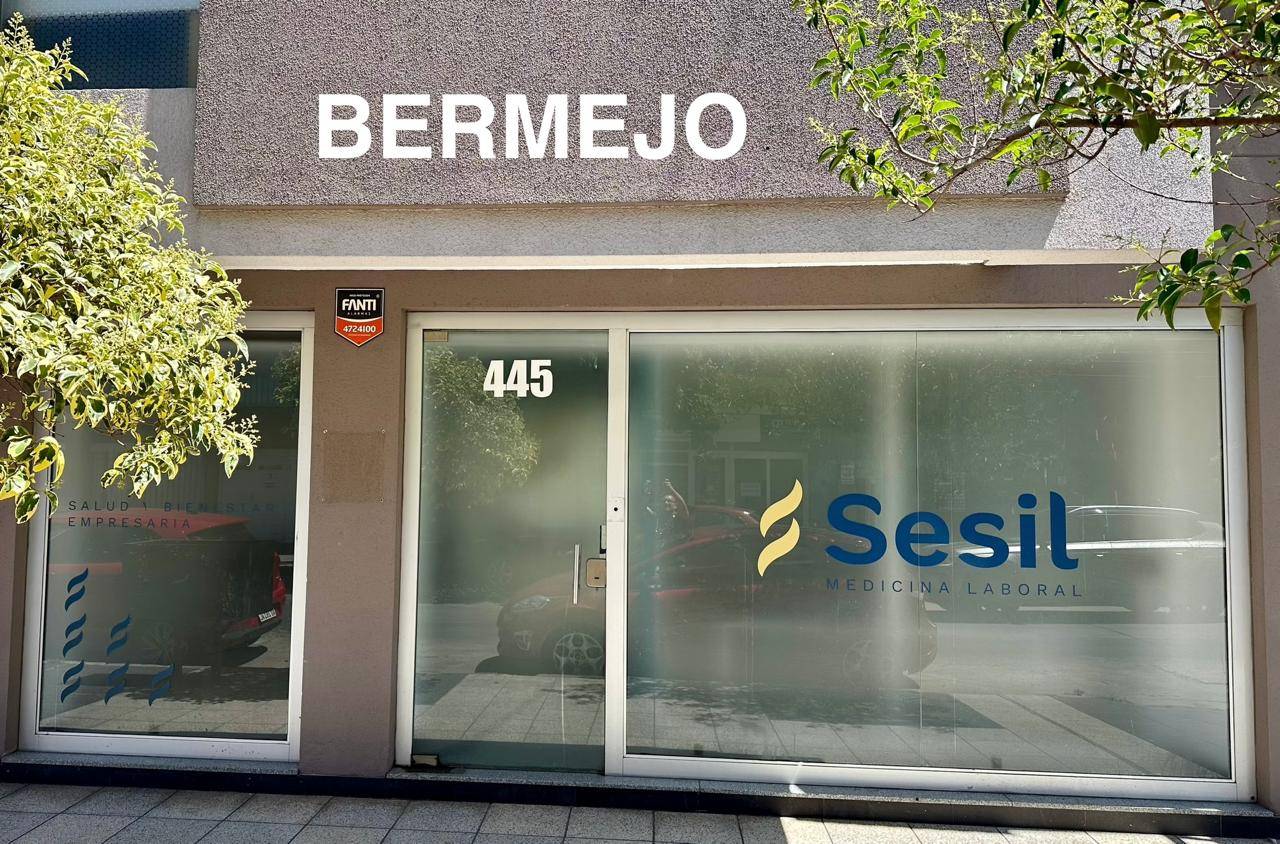 Frente del consultorio de Sesil en Bermejo 445